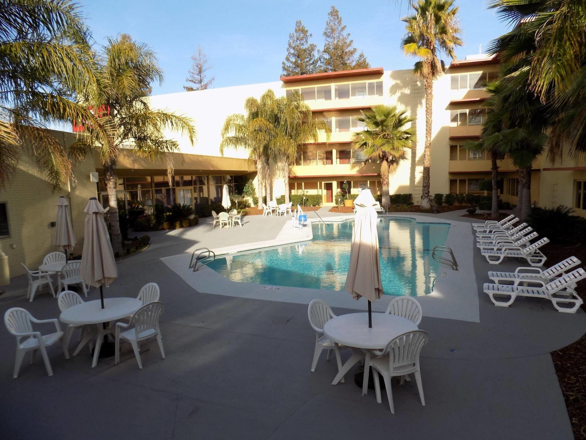 Ramada by Wyndham Sacramento North Highlands Exterior foto